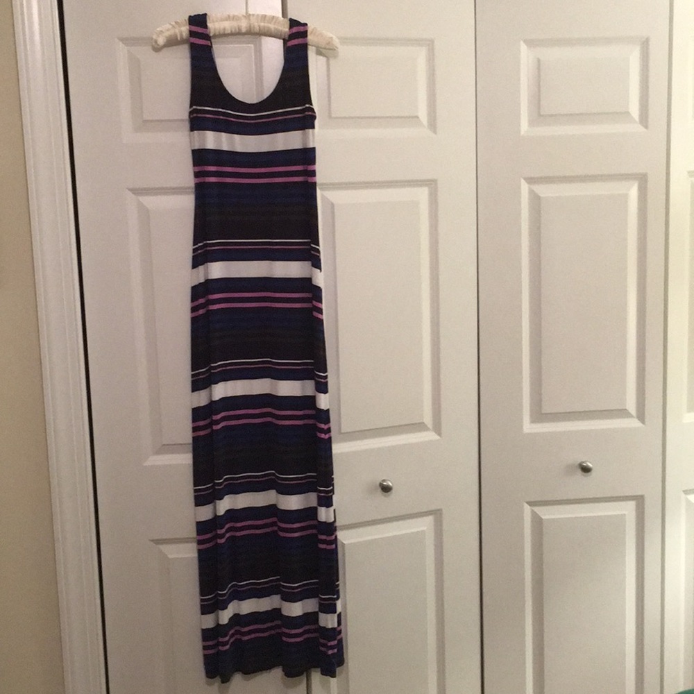 Long sleeveless multicolor striped dress
